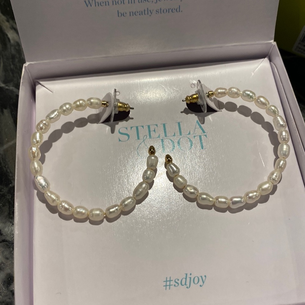 Stella & Dot pearl hoop earring